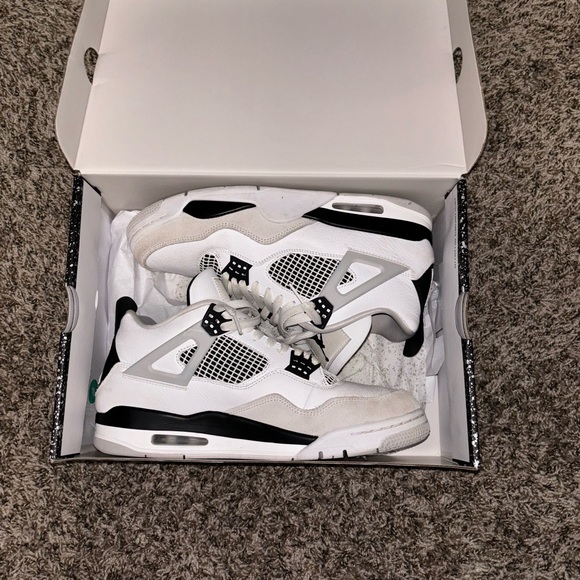 Jordan 4’s military black